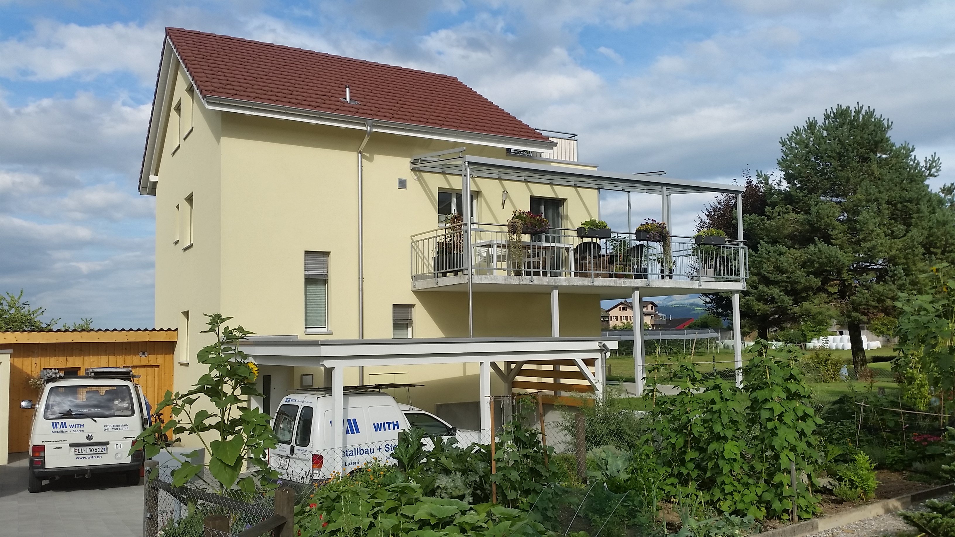 Ansicht des Glasdachs auf dem Balkon